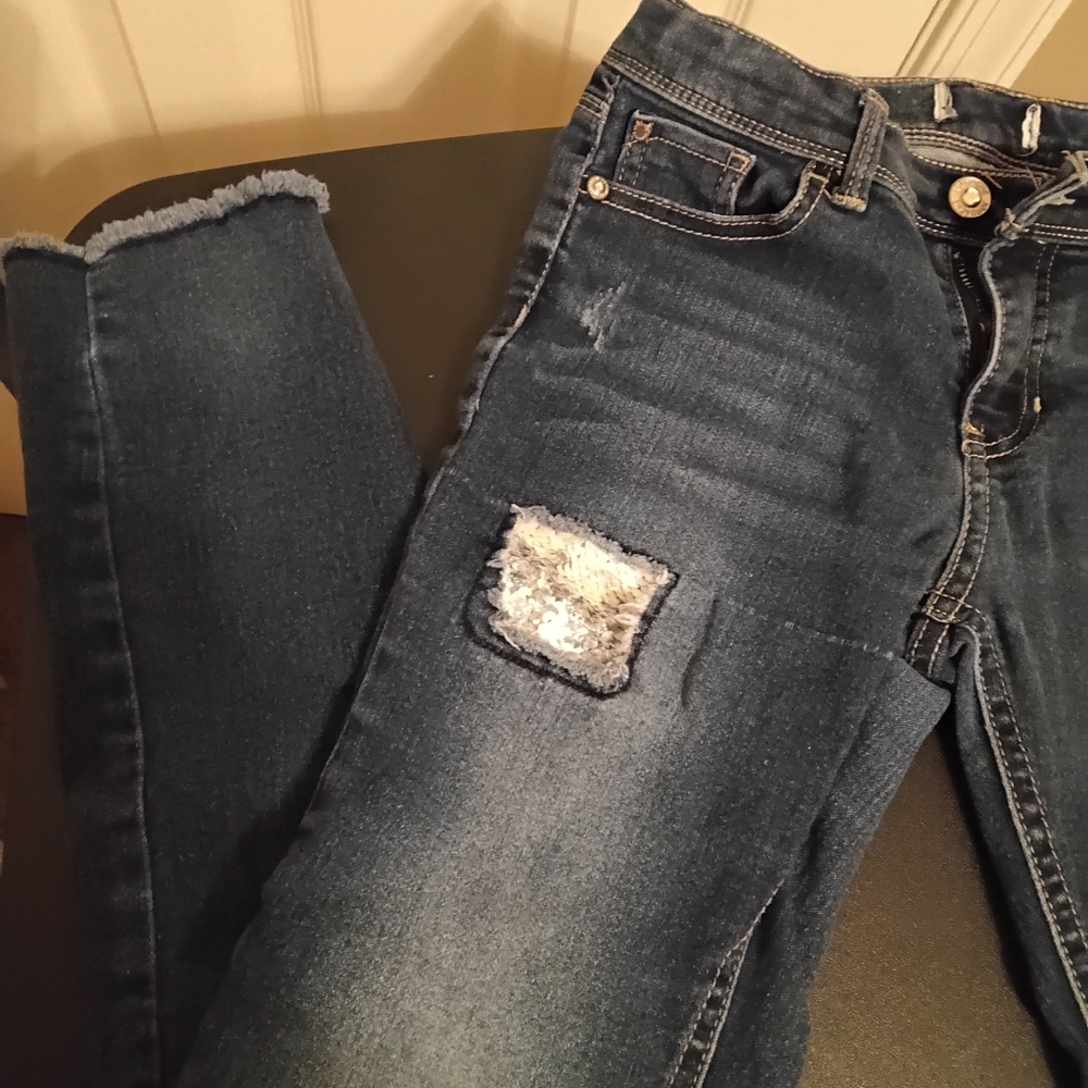 Girl's Jordache Fashion Distressed Jeans. - Picture 3 of 7